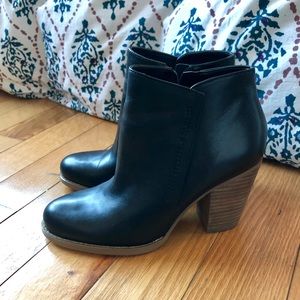 Guess Rolita Ankle Bootie